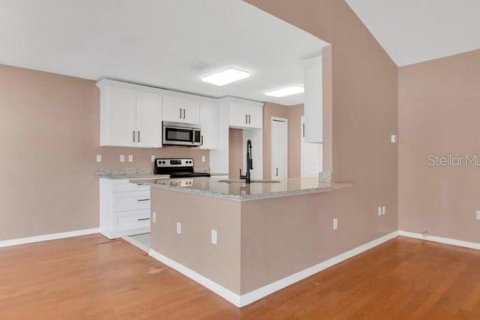 House in Kissimmee, Florida 4 bedrooms, 149.76 sq.m. № 2120351 - photo 3