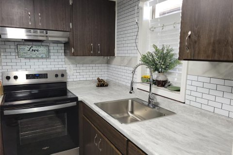 Condo in New Port Richey, Florida, 1 bedroom  № 1827214 - photo 14
