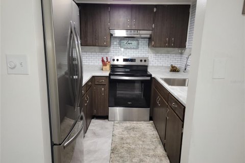 Condo in New Port Richey, Florida, 1 bedroom  № 1827214 - photo 11