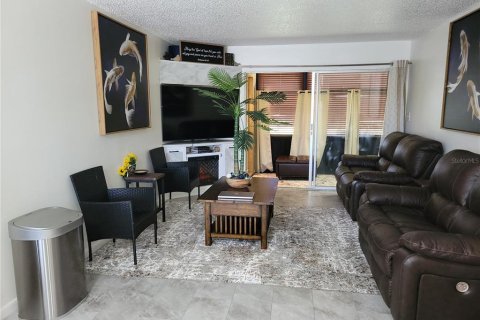 Condo in New Port Richey, Florida, 1 bedroom  № 1827214 - photo 4