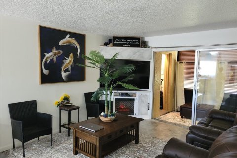 Condo in New Port Richey, Florida, 1 bedroom  № 1827214 - photo 18