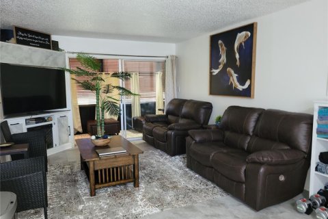 Condo in New Port Richey, Florida, 1 bedroom  № 1827214 - photo 17