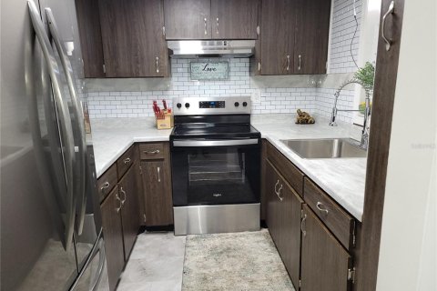 Condo in New Port Richey, Florida, 1 bedroom  № 1827214 - photo 10