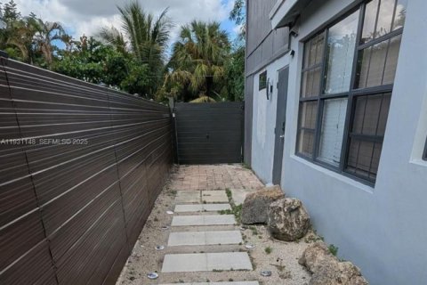 Снять в аренду квартиру в Форт-Лодердейл, Флорида 1 спальня, 169.45м2, № 2035011 - фото 4