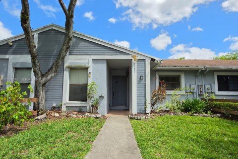 Touwnhouse à vendre à Sunrise, Floride: 2 chambres, 88.63 m2 № 2065298 - photo 2