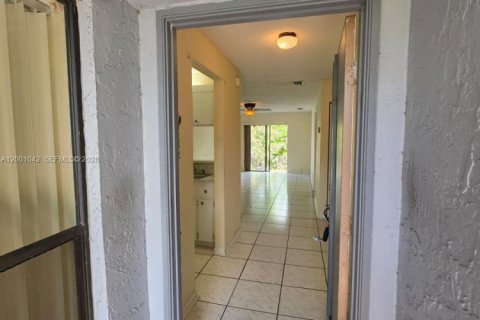 Touwnhouse à vendre à Sunrise, Floride: 2 chambres, 88.63 m2 № 2065298 - photo 3