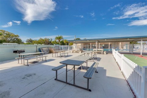 House in Largo, Florida 1 bedroom, 50.54 sq.m. № 1557097 - photo 25