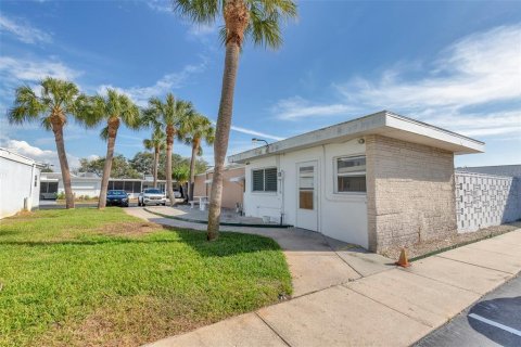 House in Largo, Florida 1 bedroom, 50.54 sq.m. № 1557097 - photo 23