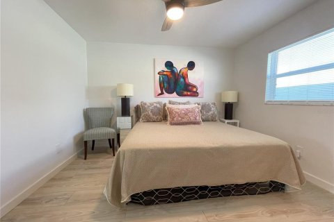 House in Largo, Florida 1 bedroom, 50.54 sq.m. № 1557097 - photo 11