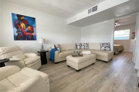 House in Largo, Florida 1 bedroom, 50.54 sq.m. № 1557097 - photo 2