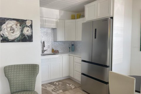 House in Largo, Florida 1 bedroom, 50.54 sq.m. № 1557097 - photo 9