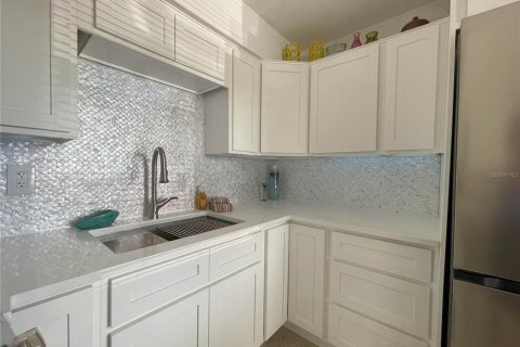 House in Largo, Florida 1 bedroom, 50.54 sq.m. № 1557097 - photo 8