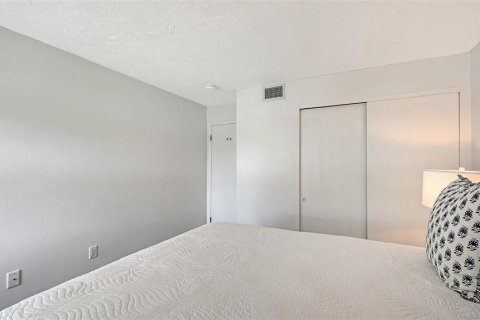 Copropriété à vendre à Sarasota, Floride: 2 chambres, 81.38 m2 № 2118307 - photo 20