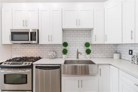 Condo in Orlando, Florida, 2 bedrooms  № 1244001 - photo 11