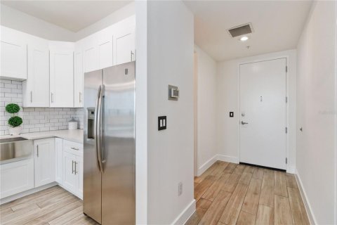 Condo in Orlando, Florida, 2 bedrooms  № 1244001 - photo 8