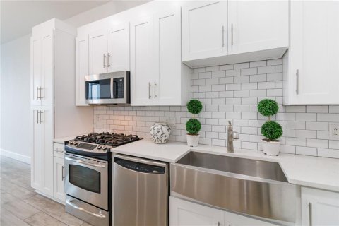 Condo in Orlando, Florida, 2 bedrooms  № 1244001 - photo 12