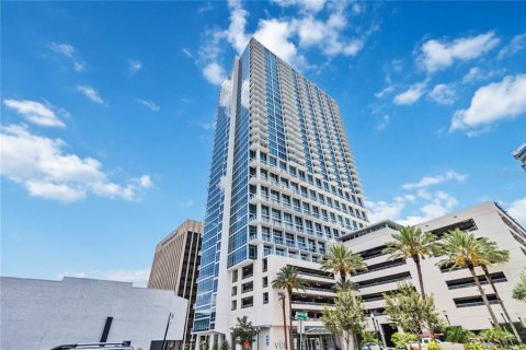 Condo in Orlando, Florida, 2 bedrooms  № 1244001 - photo 1