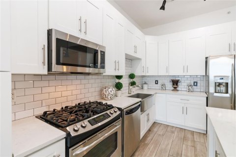 Condo in Orlando, Florida, 2 bedrooms  № 1244001 - photo 13