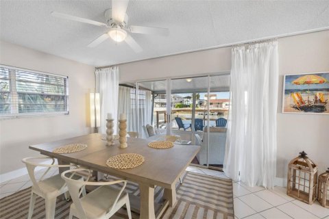 House in Hernando Beach, Florida 2 bedrooms, 109.07 sq.m. № 1552437 - photo 8