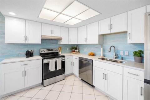 House in Hernando Beach, Florida 2 bedrooms, 109.07 sq.m. № 1552437 - photo 11