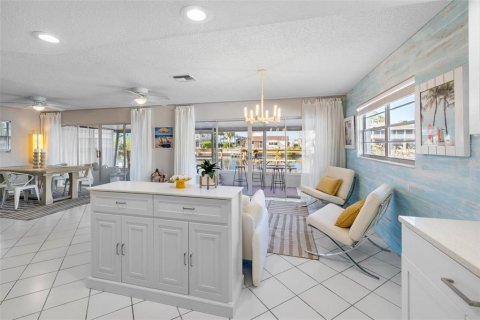 House in Hernando Beach, Florida 2 bedrooms, 109.07 sq.m. № 1552437 - photo 6