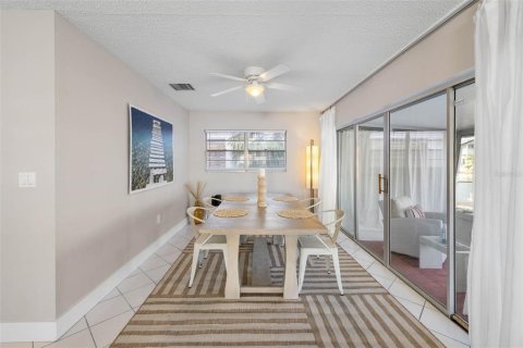 House in Hernando Beach, Florida 2 bedrooms, 109.07 sq.m. № 1552437 - photo 9