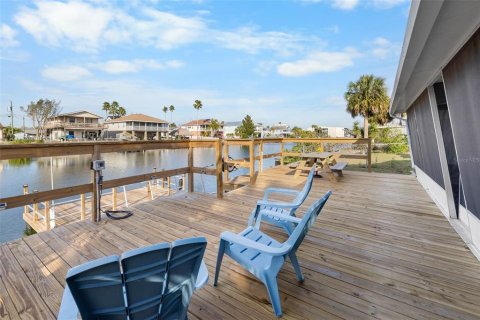 House in Hernando Beach, Florida 2 bedrooms, 109.07 sq.m. № 1552437 - photo 26