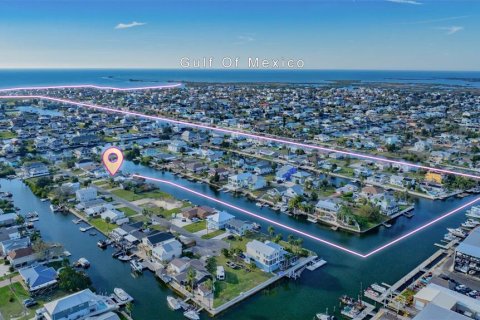 House in Hernando Beach, Florida 2 bedrooms, 109.07 sq.m. № 1552437 - photo 5