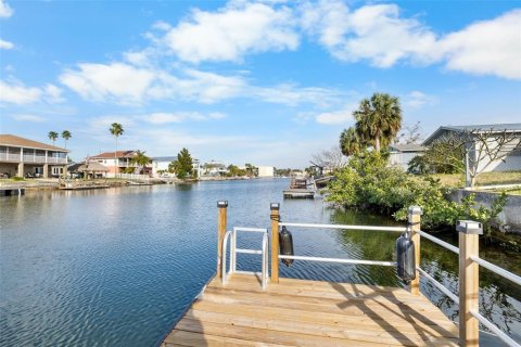 House in Hernando Beach, Florida 2 bedrooms, 109.07 sq.m. № 1552437 - photo 3