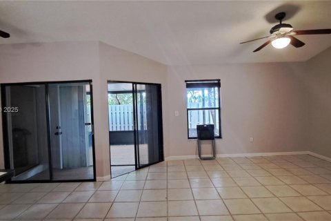 Townhouse in Homestead, Florida 3 bedrooms, 104.52 sq.m. № 2012835 - photo 9