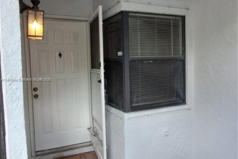 Townhouse in Homestead, Florida 3 bedrooms, 104.52 sq.m. № 2012835 - photo 5