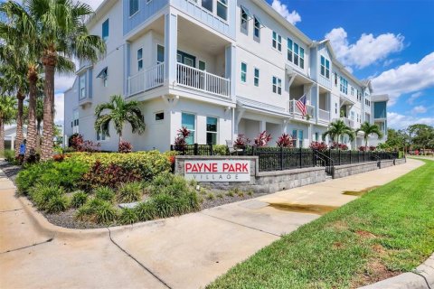 Townhouse in Sarasota, Florida 3 bedrooms, 191.56 sq.m. № 1837122 - photo 30