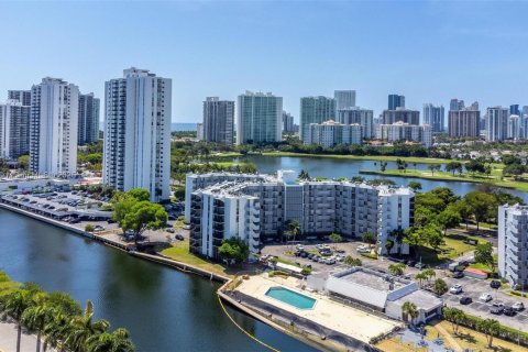 Condominio en venta en Aventura, Florida, 3 dormitorios, 184.69 m2 № 1889423 - foto 1