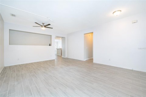 House in Orlando, Florida 3 bedrooms, 213.4 sq.m. № 2227479 - photo 19