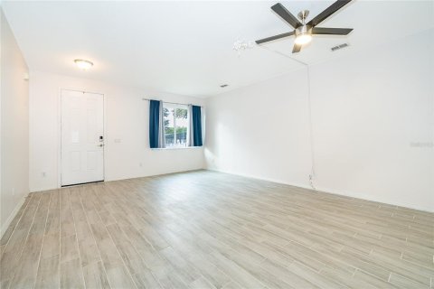 House in Orlando, Florida 3 bedrooms, 213.4 sq.m. № 2227479 - photo 16