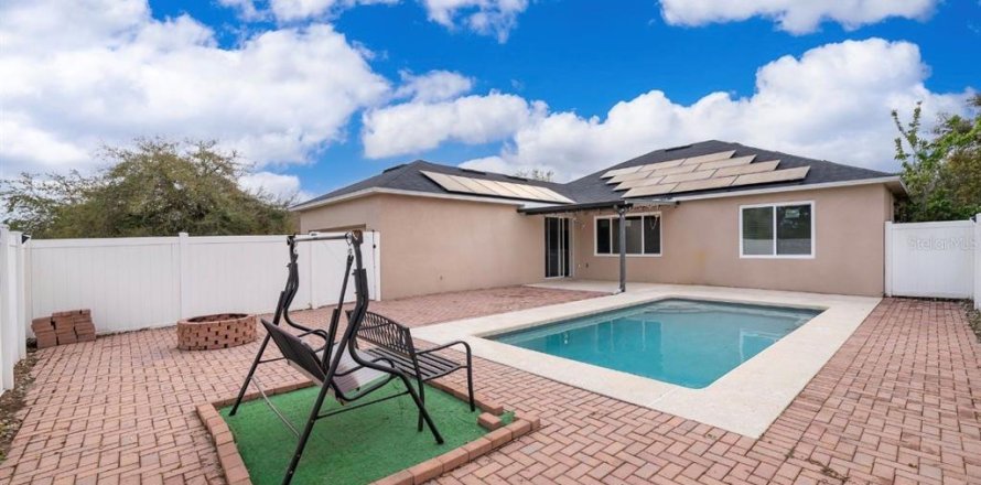 House in Orlando, Florida 3 bedrooms, 213.4 sq.m. № 2227479