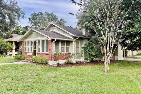 House in Mount Dora, Florida 2 bedrooms, 112.23 sq.m. № 1900240 - photo 1