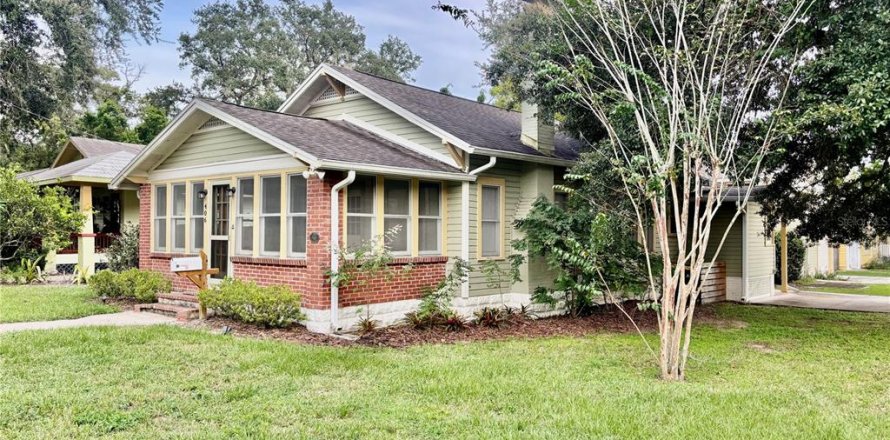 House in Mount Dora, Florida 2 bedrooms, 112.23 sq.m. № 1900240