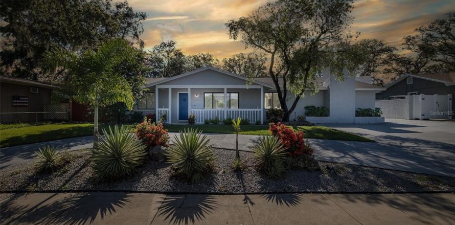 Villa ou maison à Safety Harbor, Floride 5 chambres, 208.66 m2 № 1845263