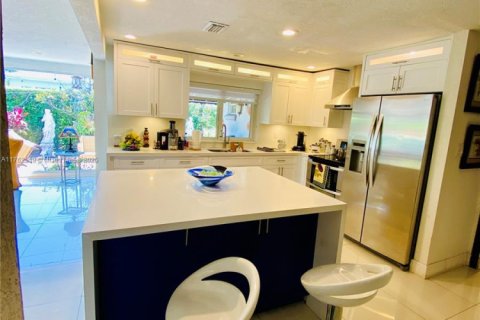 House in West Miami, Florida 4 bedrooms, 207.45 sq.m. № 1693023 - photo 30