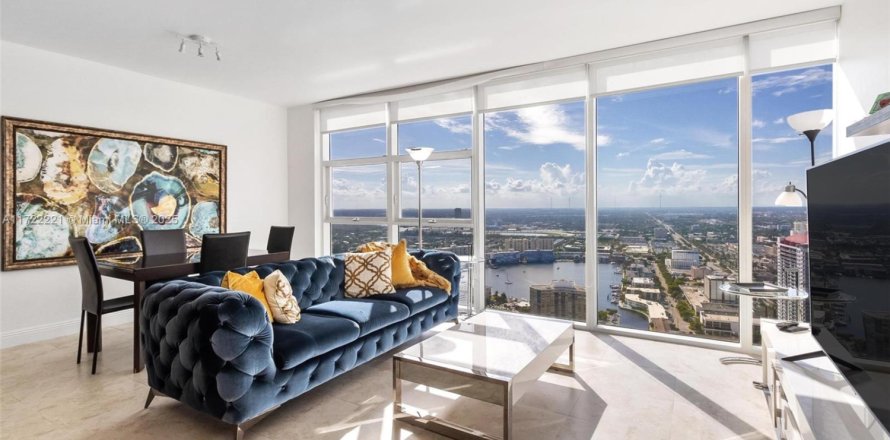 Кондоминиум с 1 спальней в Халландейл-Бич, Флорида № 2053388