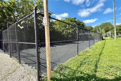 Terrain à vendre à Miami, Floride № 1941212 - photo 2