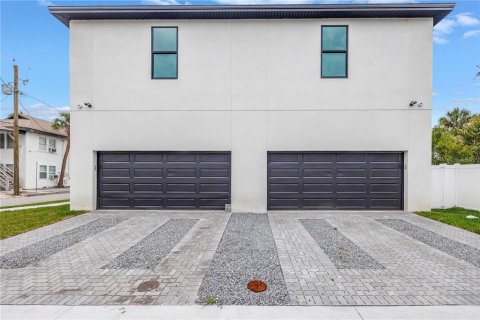 Townhouse in Tampa, Florida 4 bedrooms, 214.42 sq.m. № 1766100 - photo 29