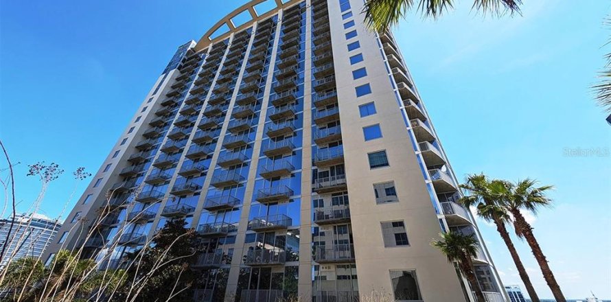 Condominio en Orlando, Florida, 1 dormitorio  № 2223058
