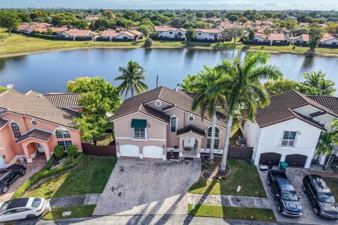 Villa ou maison à vendre à Miami, Floride: 3 chambres, 169.92 m2 № 1976667 - photo 2