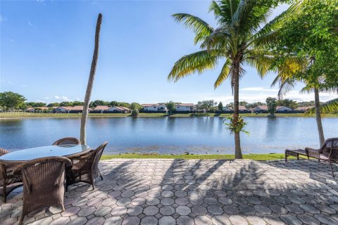 Villa ou maison à vendre à Miami, Floride: 3 chambres, 169.92 m2 № 1976667 - photo 18