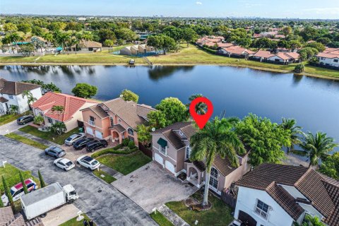 Villa ou maison à vendre à Miami, Floride: 3 chambres, 169.92 m2 № 1976667 - photo 11