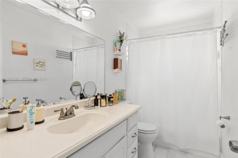 Villa ou maison à vendre à Miami, Floride: 3 chambres, 169.92 m2 № 1976667 - photo 20