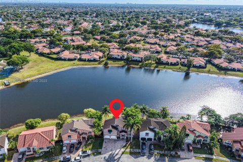 Villa ou maison à vendre à Miami, Floride: 3 chambres, 169.92 m2 № 1976667 - photo 12