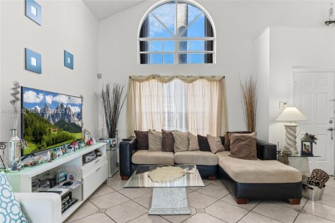 Villa ou maison à vendre à Miami, Floride: 3 chambres, 169.92 m2 № 1976667 - photo 28